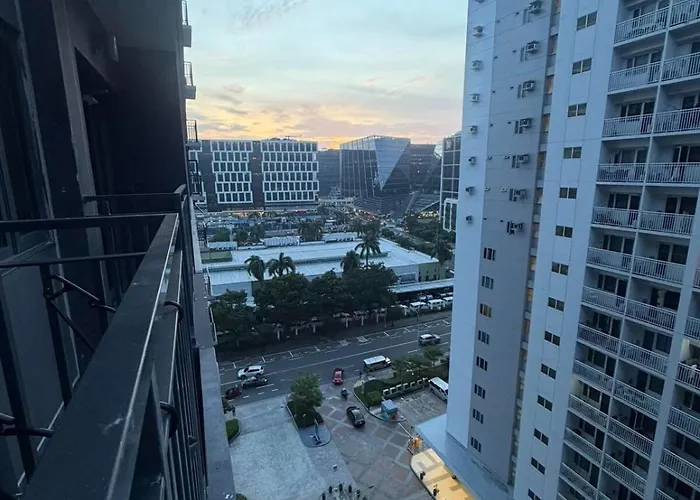 Moa Shore 3 Cozy Escape Manila